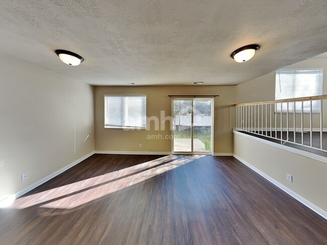 Building Photo - 1526 N 250 W