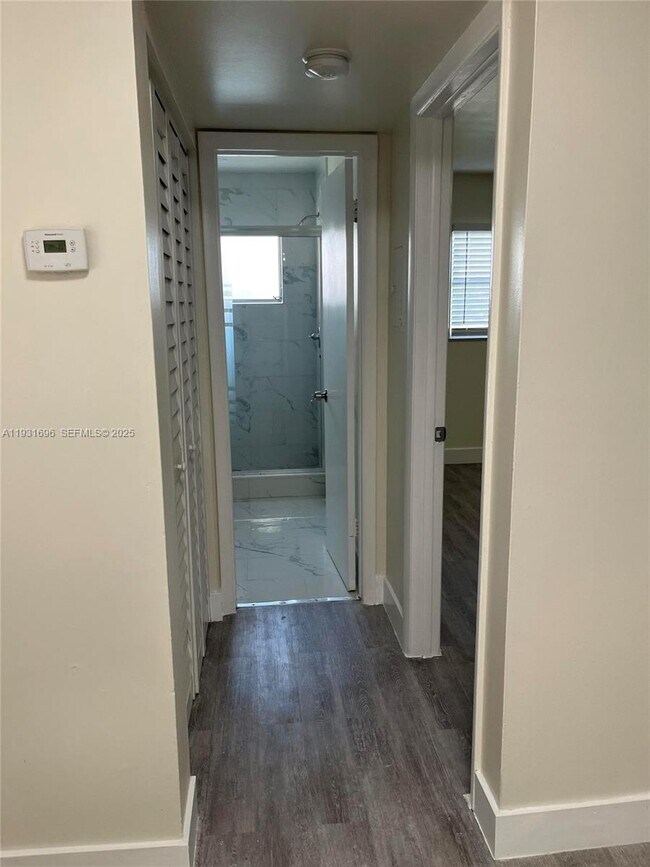 Building Photo - 2134 Lincoln St