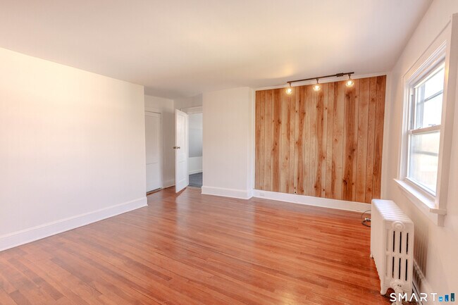 Building Photo - 2 Maplewood Terrace