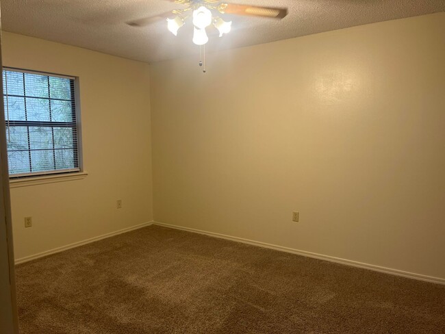 Building Photo - 311 N Joplin, Apt 1-7