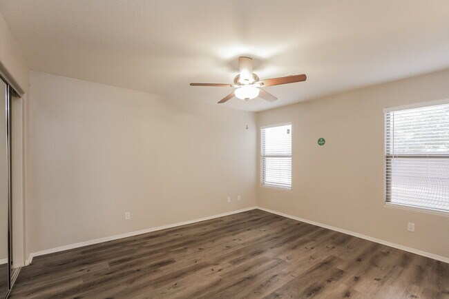 Building Photo - 7637 S 27th Way