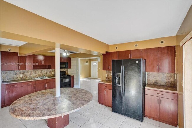 Building Photo - 3 bedroom in North Miami FL 33168