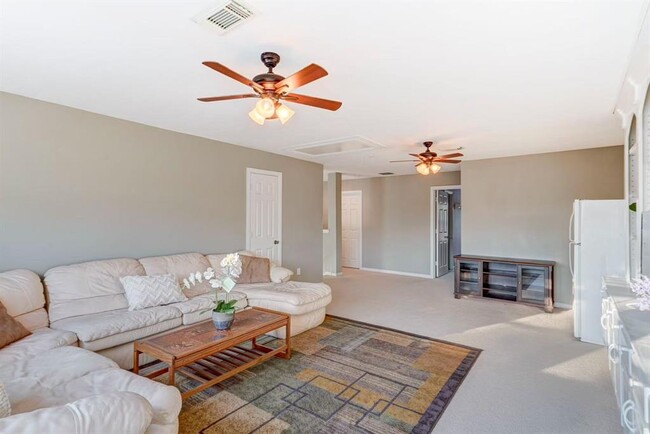 Building Photo - 8018 Prairie Sage Dr