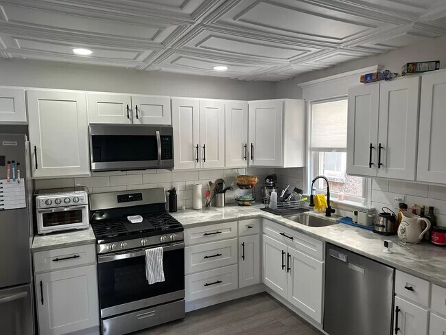 Building Photo - 944 S 24th St