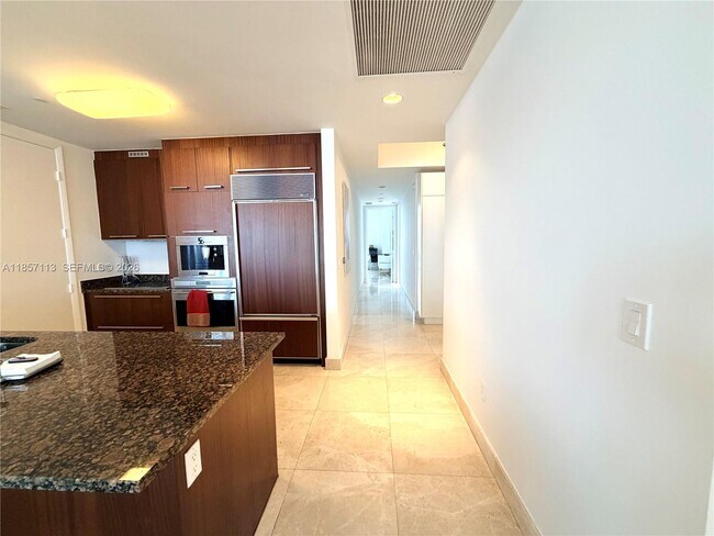 Building Photo - 16001 Collins Ave
