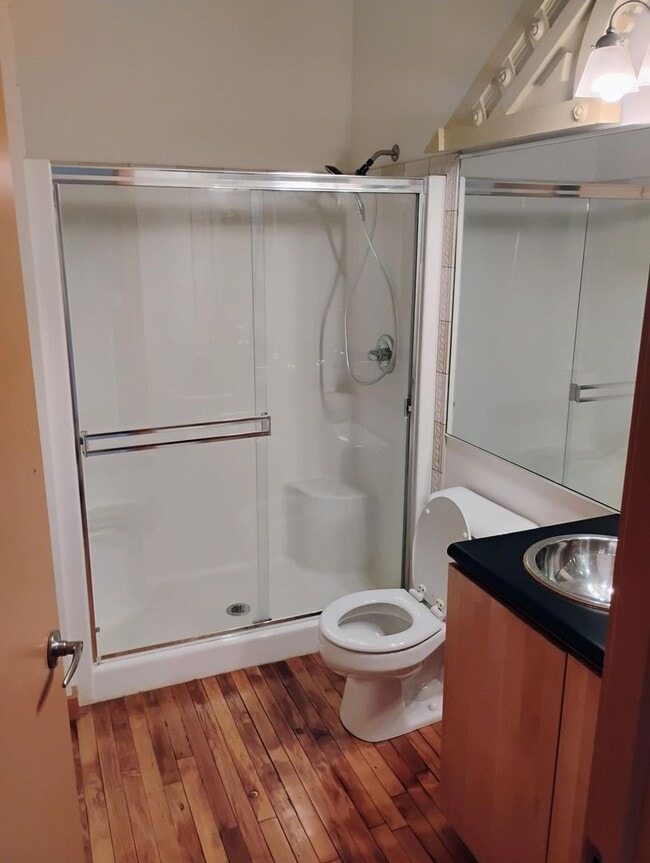 Building Photo - 1 BEDROOM 1.5 BATH IN DOWNTOWN CHAMPAIGN