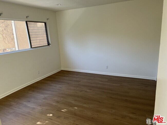 Building Photo - 1253 Hayworth Ave