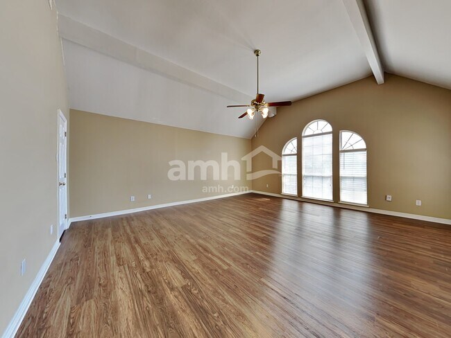 Building Photo - 310 Victory Ln