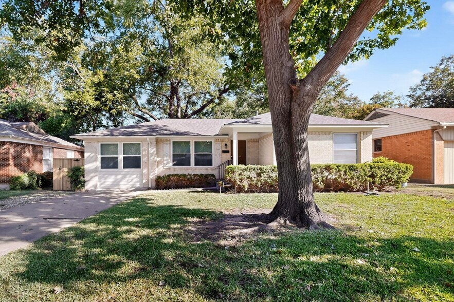 Building Photo - 2207 Housley Dr