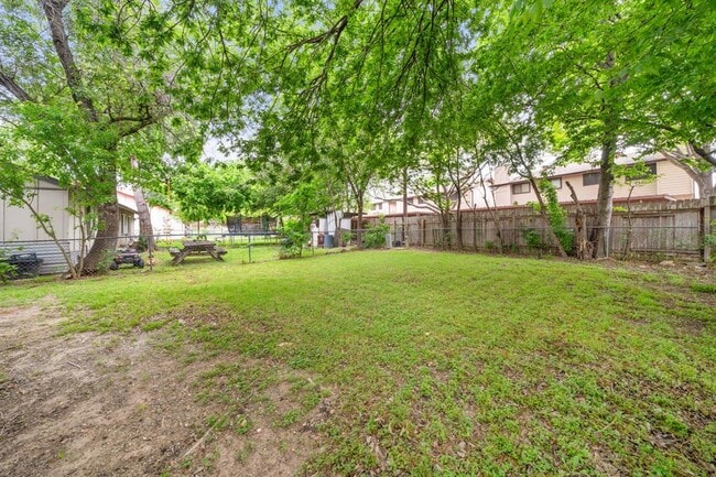 Building Photo - 100 Meteor Dr