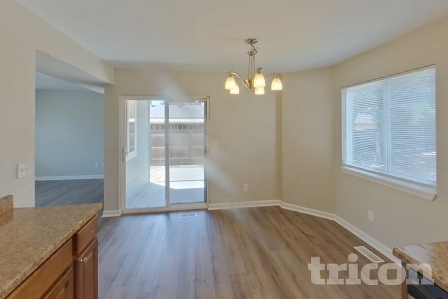 Building Photo - 4470 Hollyridge Dr