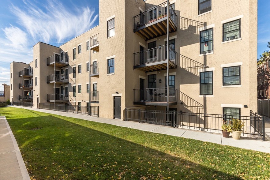 Building Photo - 12 Harvard Terrace