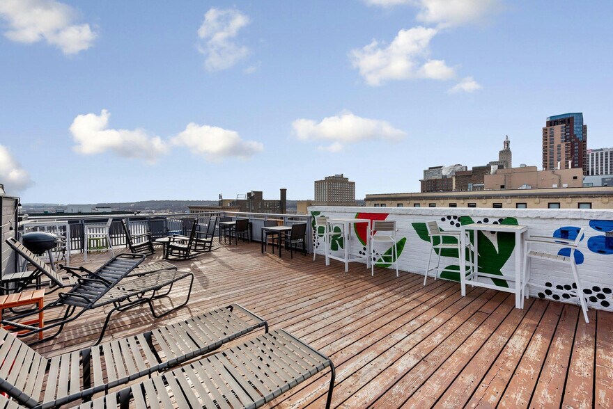 Rooftop Deck for Residents - 289 5th St E