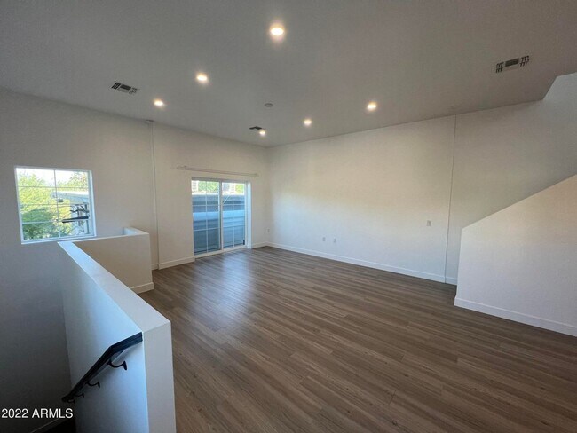 Building Photo - Townhome for Rent in the heart of Downtown Phoenix