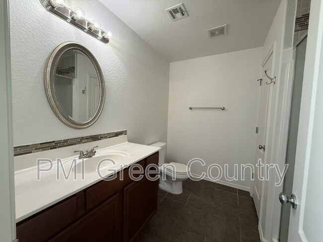 Building Photo - 4040 W 105th St S