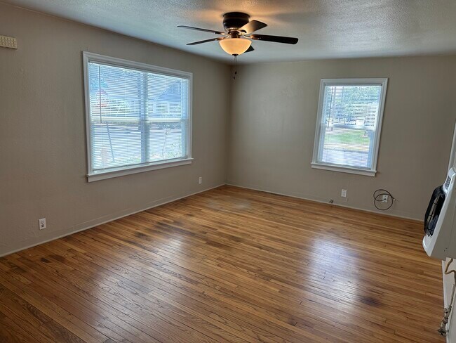 Building Photo - 230 Laurel St