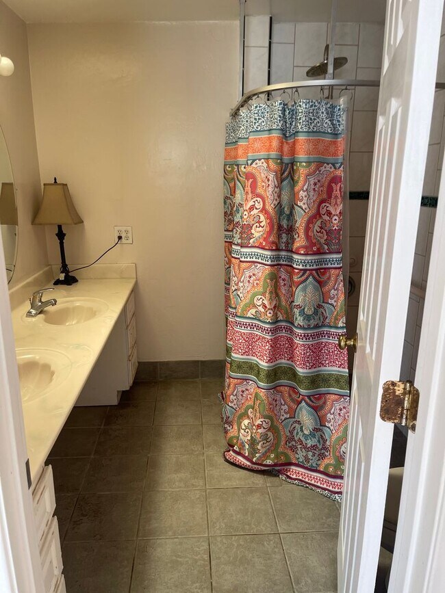 Building Photo - 3BR/2BA   By the beach.