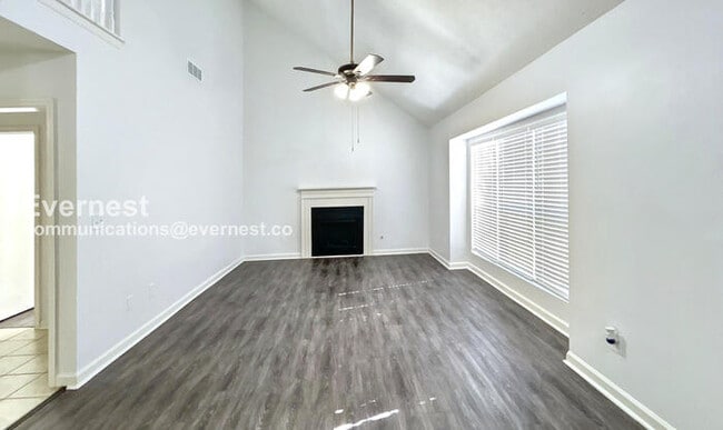 Building Photo - Limited Time Special Offer /3-Bedroom Home with Garage / Pet-Friendly / Available Now!