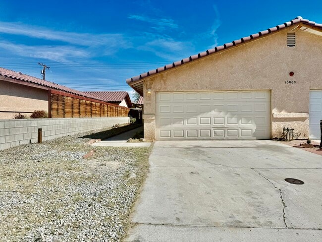 Building Photo - 13860 Luis Dr