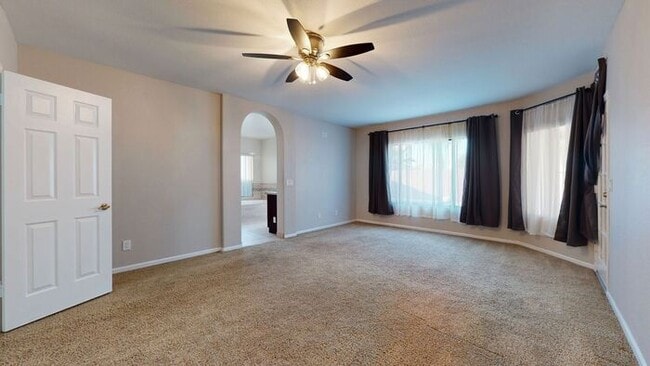 Building Photo - Very nice single level home