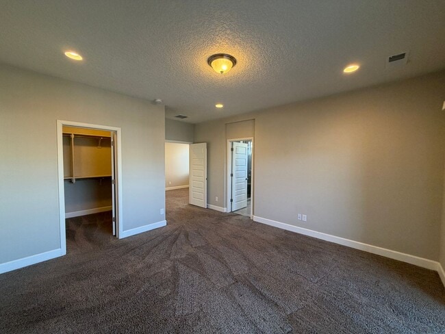 Building Photo - 3 Bedroom Townhome Near Juan Tabo Blvd SE & Four Hills!