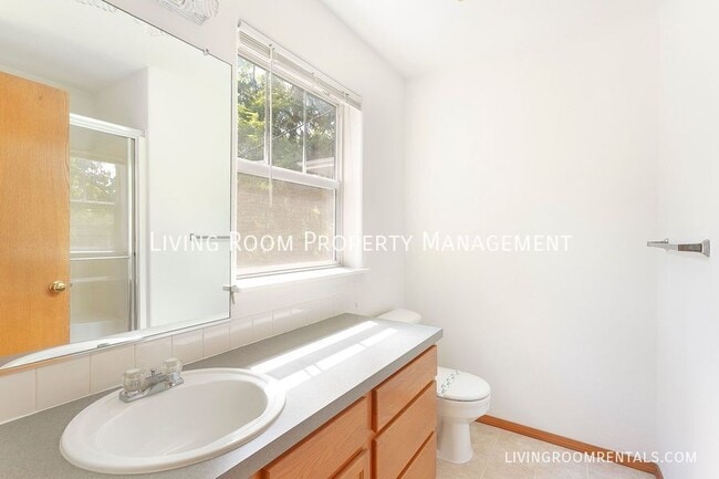 Building Photo - 3715 NE Grand Ave