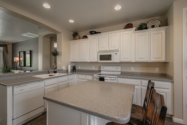 Building Photo - Fully Furnished 3 Bedroom Home In Coral Canyon With Community Amenities