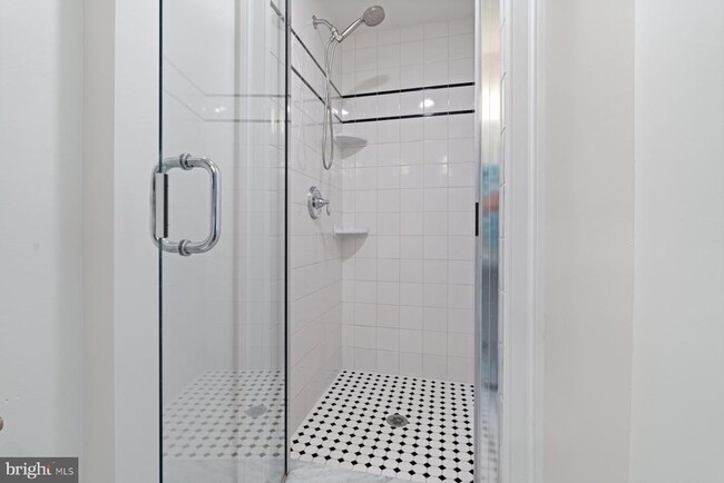 Building Photo - 7113 Bristol Rd