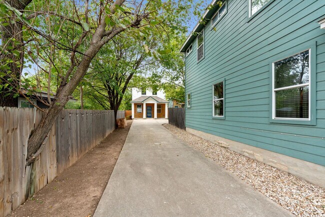 Building Photo - 7610 Bethune Ave