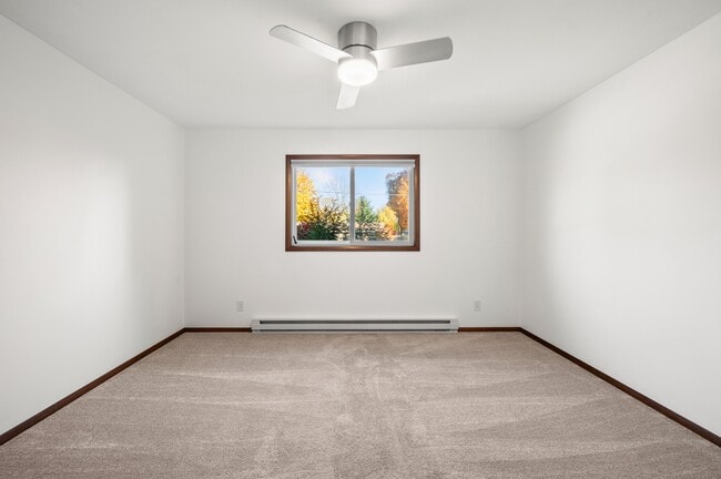 Building Photo - 1332 W Glenlord Rd