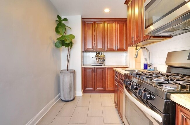 Building Photo - 100 Prospect St