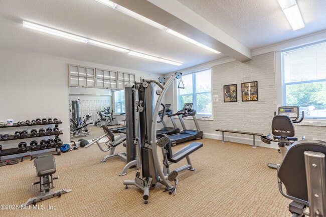 Building Photo - 2525 College St