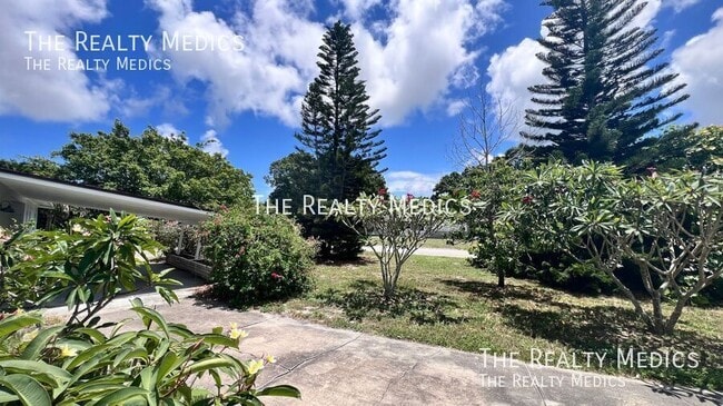 Building Photo - 904 Hall St