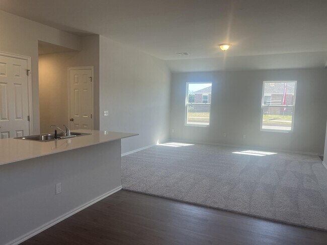 Building Photo - 1002 Ichabod Cir