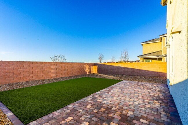 Building Photo - Inspirada Beauty With Bed and Bath On 1st Floor