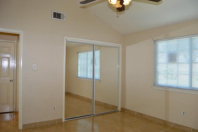 Building Photo - 13115 Pebblewalk Cir S