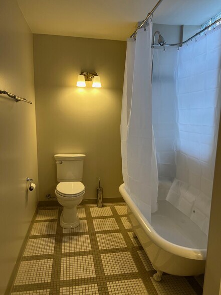 Building Photo - 1844 N Humboldt Blvd