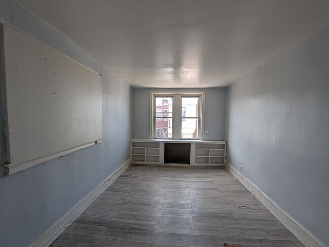 Building Photo - 4930 Ormes St