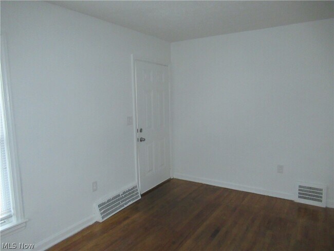 Building Photo - 1616 Douglas Rd