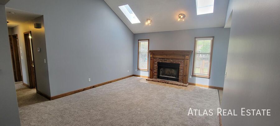 Building Photo - 205 NW Almond