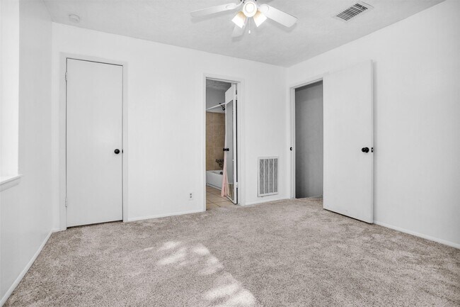 Building Photo - 9541 Clanton St