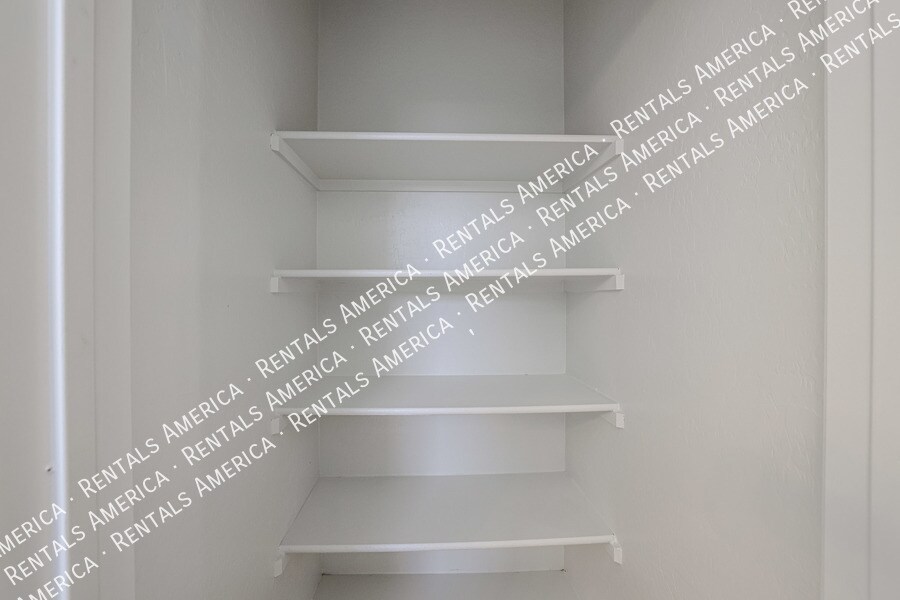 Building Photo - 4635 W Burgess Ln