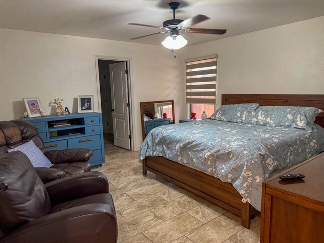 Building Photo - 208 Chisos Oak Dr
