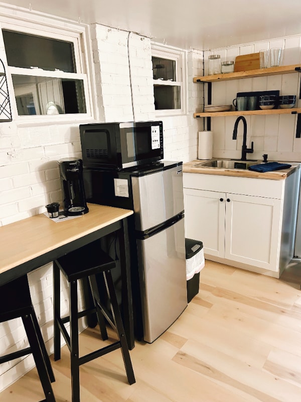 Building Photo - 102 Church St