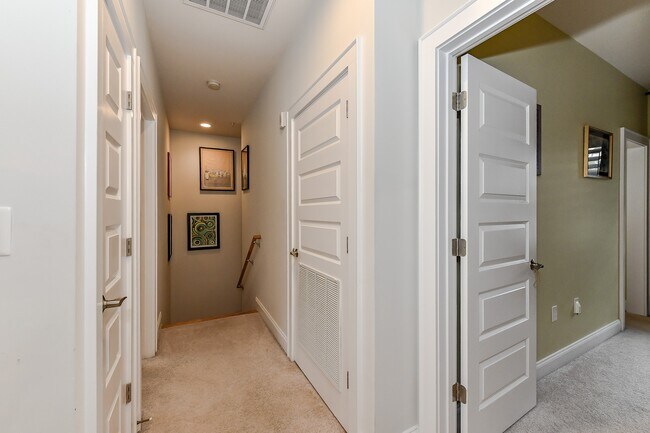 Building Photo - 332 Magnolia Ave