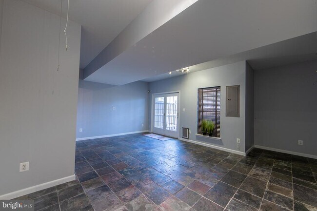 Building Photo - 124 Ivy Hills Terrace