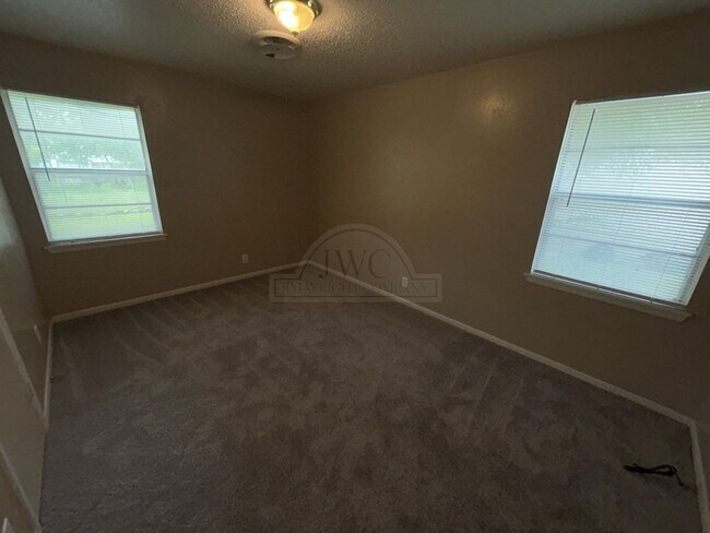 Building Photo - 1302 Becker Dr