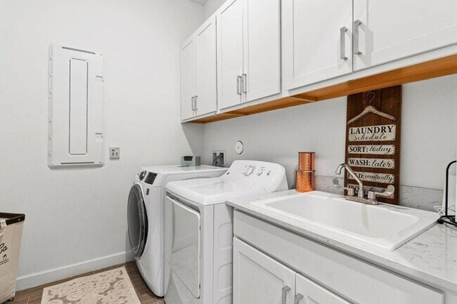 Building Photo - 962 Castaway Ct