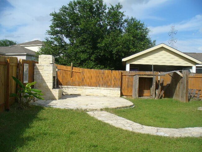 Building Photo - Charming 3-Bedroom Home for Immediate Move-In