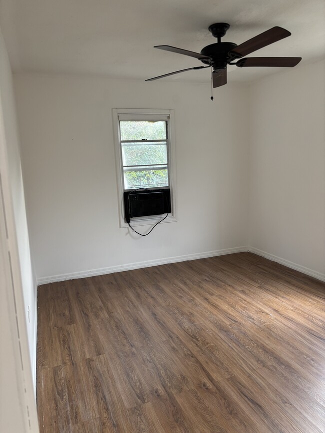 Building Photo - 1764 E 26th St